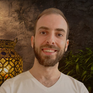 van-georgilis-profesor-de-yoga