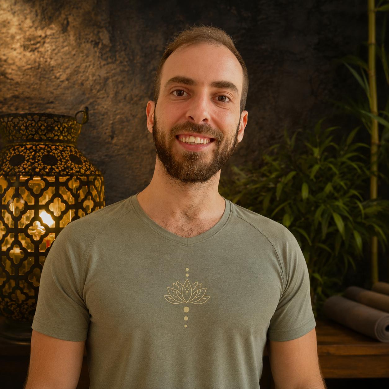 Van Georgilis van-georgilis-profesor-de-yoga